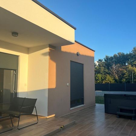Modern Home Ula Brtonigla Kültér fotó