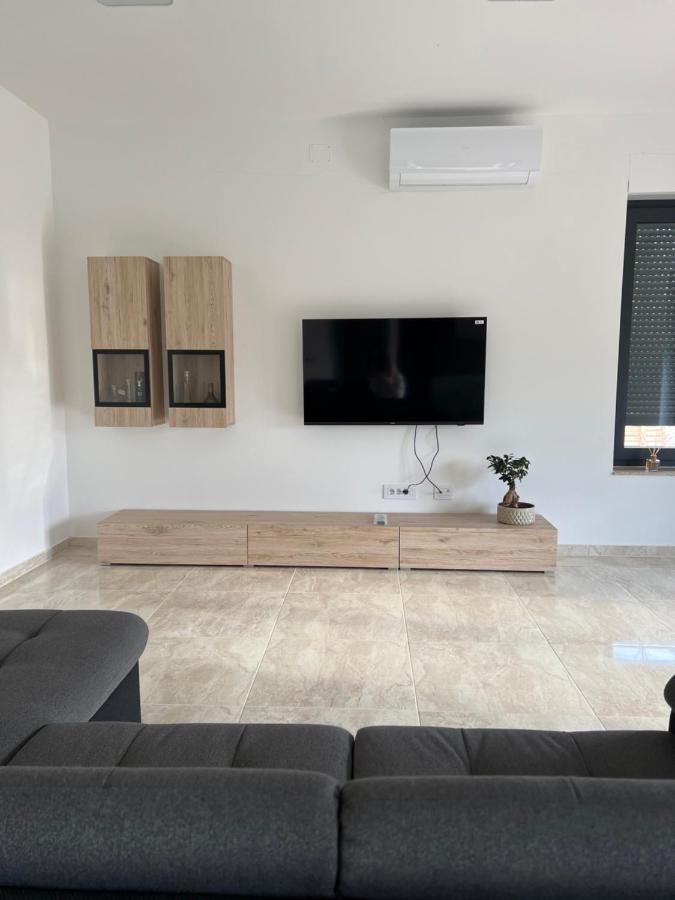 Modern Home Ula Brtonigla Kültér fotó